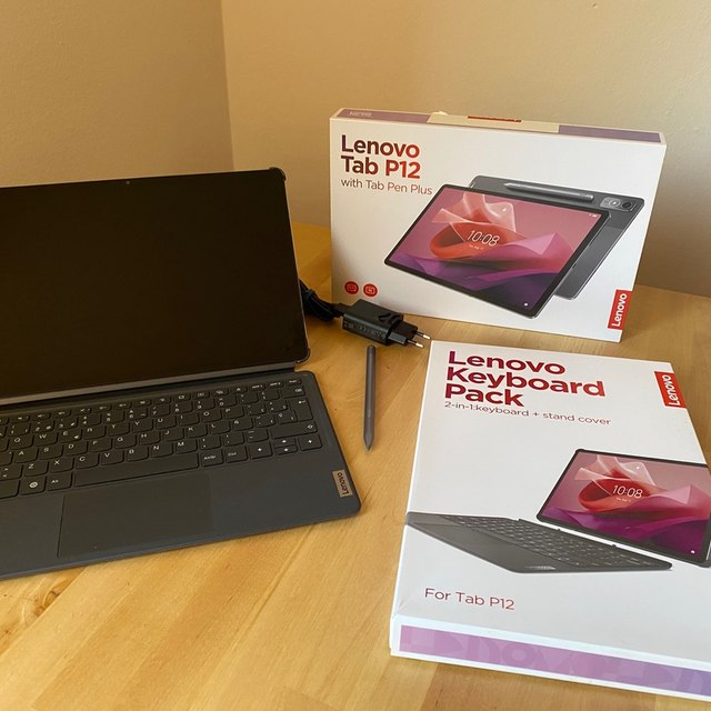 Lenovo Tab P12 8/128 3K 12.7” Tab Pen Plus e 2-in-1 Keyboard Pack JBL Dolby Atmos Garanzia