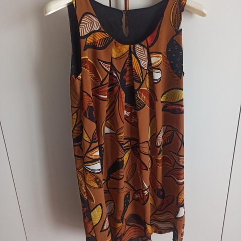 Vestito fantasia foglie nei toni caldi autunnali 🍁*