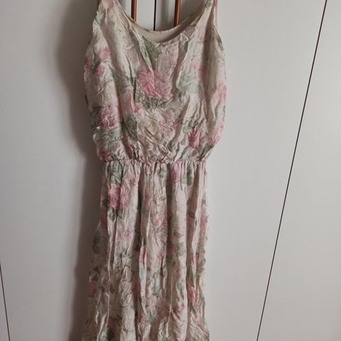 Vestito lungo con motivi floreali 🌸