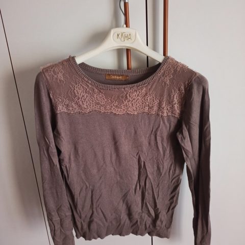 Maglioncino con pizzo 🧶